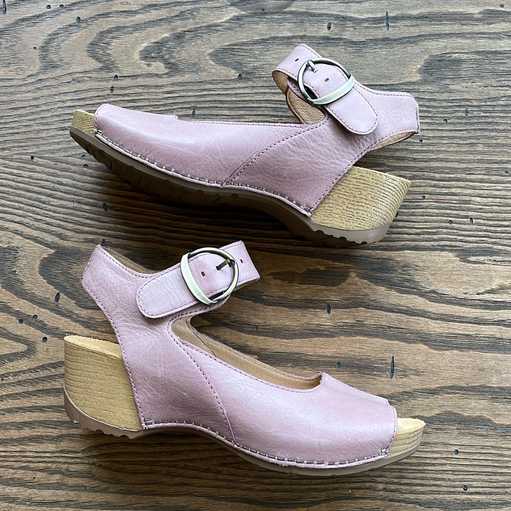 Dansko Tiana heeled sandal in blush nubuck leather ankle strap size 6.5-7